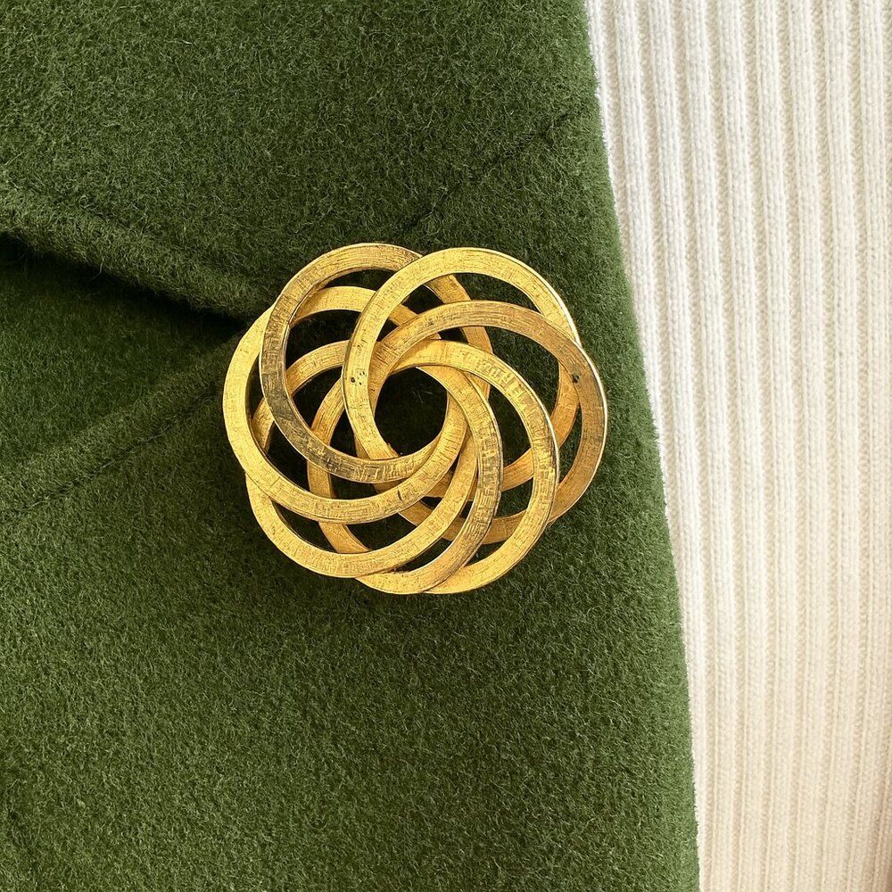 Vintage Gold Tone Swirl Brooch Abstract Interlocking Circles 2” Mid Century EUC